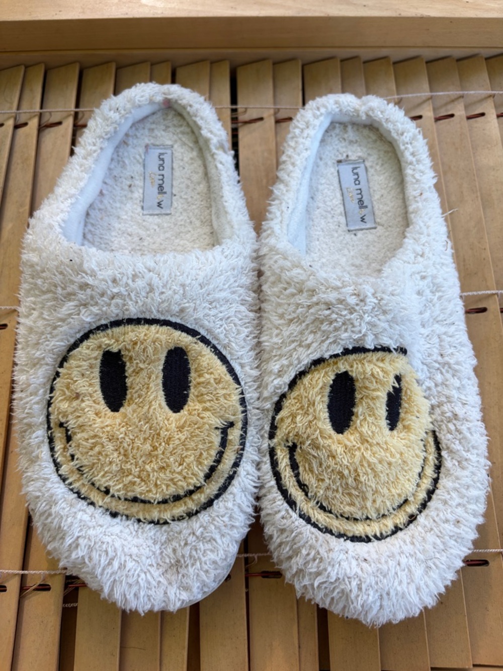 Luna Me White Smiley Fleece Slip-On Slippers